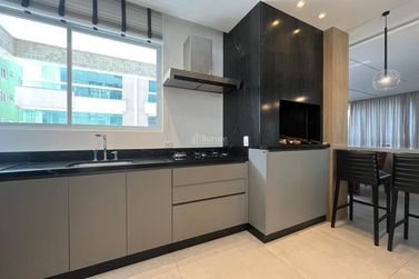 Apartamento &agrave; venda - 132m&sup2; - Meia Praia