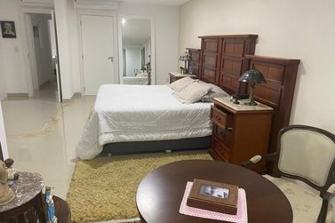 Apartamento &agrave; venda - 303m&sup2; - Meia Praia