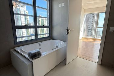 Apartamento &agrave; venda - 165m&sup2; - Centro