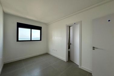 Apartamento &agrave; venda - 130m&sup2; - Meia Praia