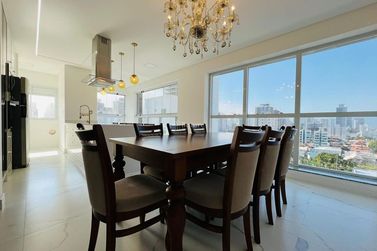 Apartamento &agrave; venda - 117m&sup2; - Meia Praia