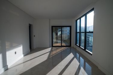 Apartamento &agrave; venda - 130m&sup2; - Meia Praia
