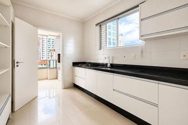 Apartamento &agrave; venda - 134m&sup2; - Centro