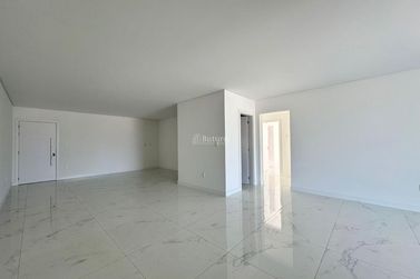 Apartamento &agrave; venda - 159m&sup2; - Meia Praia