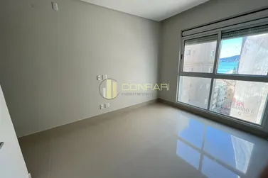 Apartamento &agrave; venda - 240m&sup2; - Meia Praia
