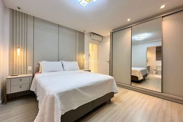 Apartamento &agrave; venda - 129m&sup2; - Meia Praia