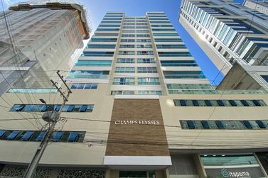 Apartamento &agrave; venda - 130m&sup2; - Meia Praia