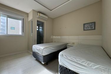 Apartamento &agrave; venda - 180m&sup2; - Meia Praia