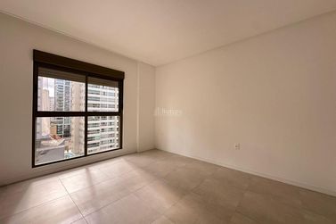 Apartamento &agrave; venda - 119m&sup2; - Meia Praia