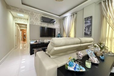 Apartamento &agrave; venda - 107m&sup2; - Meia Praia