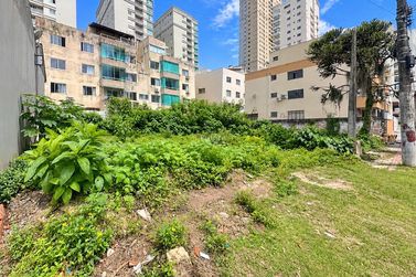 Terreno &agrave; venda - 520m&sup2; - Centro