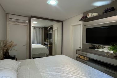 Apartamento &agrave; venda - 120m&sup2; - Meia Praia