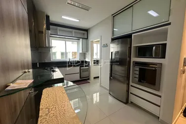 Apartamento &agrave; venda - 134m&sup2; - Meia Praia
