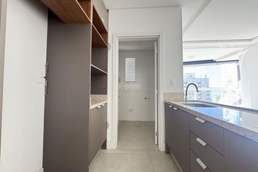 Apartamento &agrave; venda - 129m&sup2; - Meia Praia