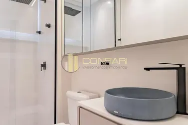 Apartamento &agrave; venda - 135m&sup2; - Meia Praia