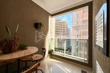 Apartamento &agrave; venda - 70m&sup2; - Meia Praia