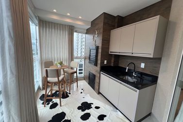 Apartamento &agrave; venda - 135m&sup2; - Meia Praia