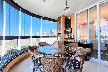Apartamento &agrave; venda - 193m&sup2; - Meia Praia