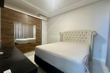 Apartamento &agrave; venda - 107m&sup2; - Meia Praia