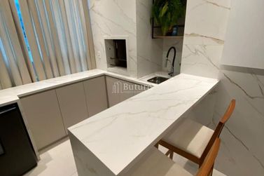 Apartamento &agrave; venda - 141m&sup2; - Meia Praia