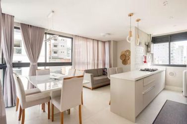 Apartamento &agrave; venda - 102m&sup2; - Meia Praia