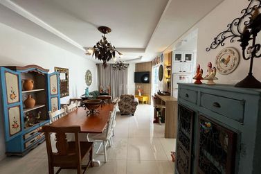Apartamento &agrave; venda - 128m&sup2; - Meia Praia