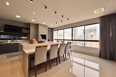 Apartamento &agrave; venda - 197m&sup2; - Meia Praia