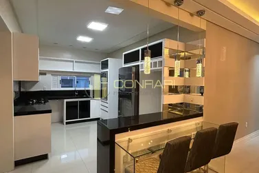 Apartamento &agrave; venda - 170m&sup2; - Meia Praia