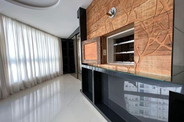 Apartamento &agrave; venda - 178m&sup2; - Meia Praia