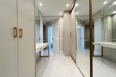 Apartamento &agrave; venda - 197m&sup2; - Meia Praia