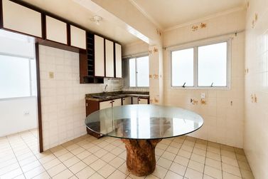 Apartamento &agrave; venda - 130m&sup2; - Centro