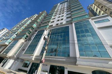Apartamento &agrave; venda - Meia Praia