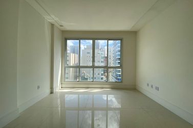 Apartamento &agrave; venda - 140m&sup2; - Meia Praia