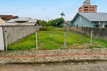 Terreno &agrave; venda - 300m&sup2; - Balne&aacute;rio Perequ&ecirc;