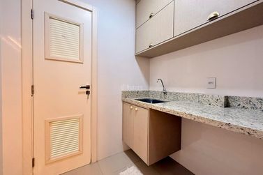 Apartamento &agrave; venda - 135m&sup2; - Meia Praia