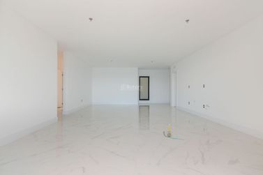 Apartamento &agrave; venda - 180m&sup2; - Centro