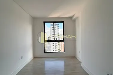 Apartamento &agrave; venda - 206m&sup2; - meia praia