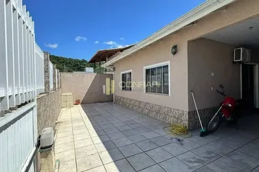 Casa &agrave; venda - 250m&sup2; - Casa Branca