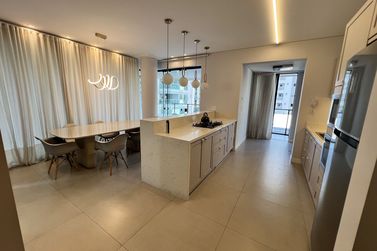 Apartamento &agrave; venda - 175m&sup2; - Meia Praia