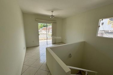 Casa &agrave; venda - 530m&sup2; - 