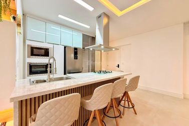 Apartamento &agrave; venda - 129m&sup2; - Meia Praia