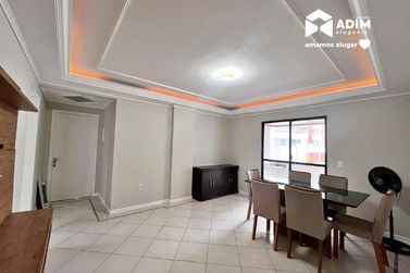 Apartamento para alugar - 101m&sup2; - Centro