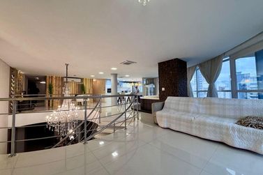 Apartamento &agrave; venda - 476m&sup2; - Meia Praia