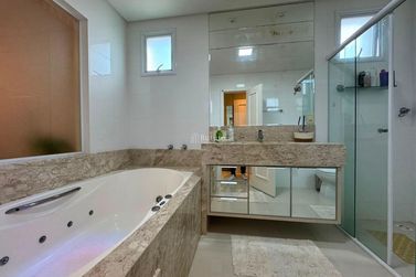Apartamento &agrave; venda - 180m&sup2; - Meia Praia