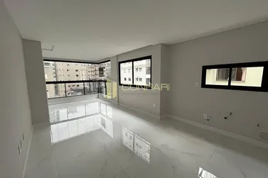 Apartamento &agrave; venda - 101m&sup2; - Meia Praia