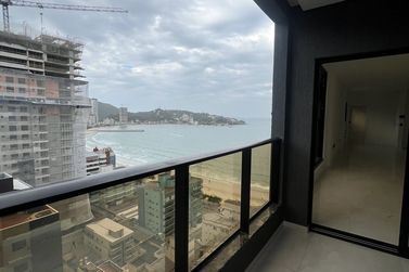 Apartamento &agrave; venda - 130m&sup2; - Meia Praia
