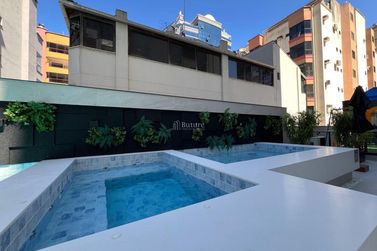 Apartamento &agrave; venda - 129m&sup2; - Meia Praia