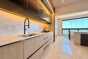 Apartamento &agrave; venda - 200m&sup2; - Meia Praia