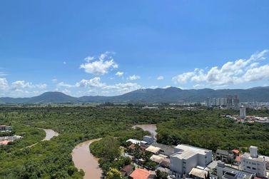 Apartamento &agrave; venda - 110m&sup2; - Meia Praia