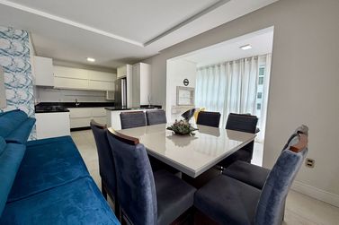Apartamento &agrave; venda - 110m&sup2; - Meia Praia